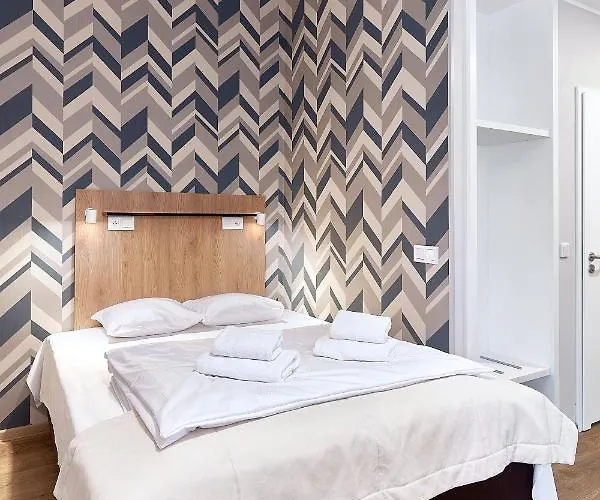 Traffic Stare فندق بوزنان