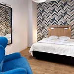 Traffic Stare Hotel 2*