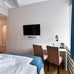 Traffic Stare Hotel 2*