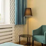 Traffic Stare Hotel 2*