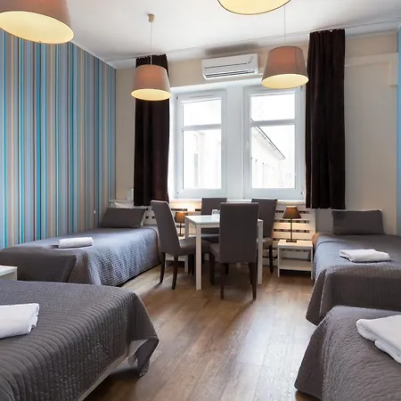 Traffic Stare Hotel