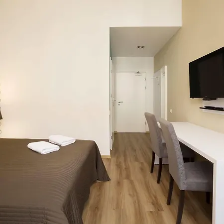 Traffic Stare Hotel 2*